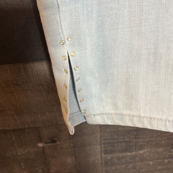 Light Blue Levi Classic Crop Jeans - Picture 4 of 8